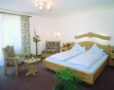 Hotel Bayerischer Hof Rehlings Weißensberg الغرفة الصورة